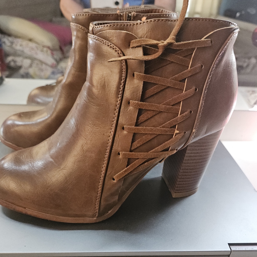 Twisted Brown Lace-Up Heeled Boots
